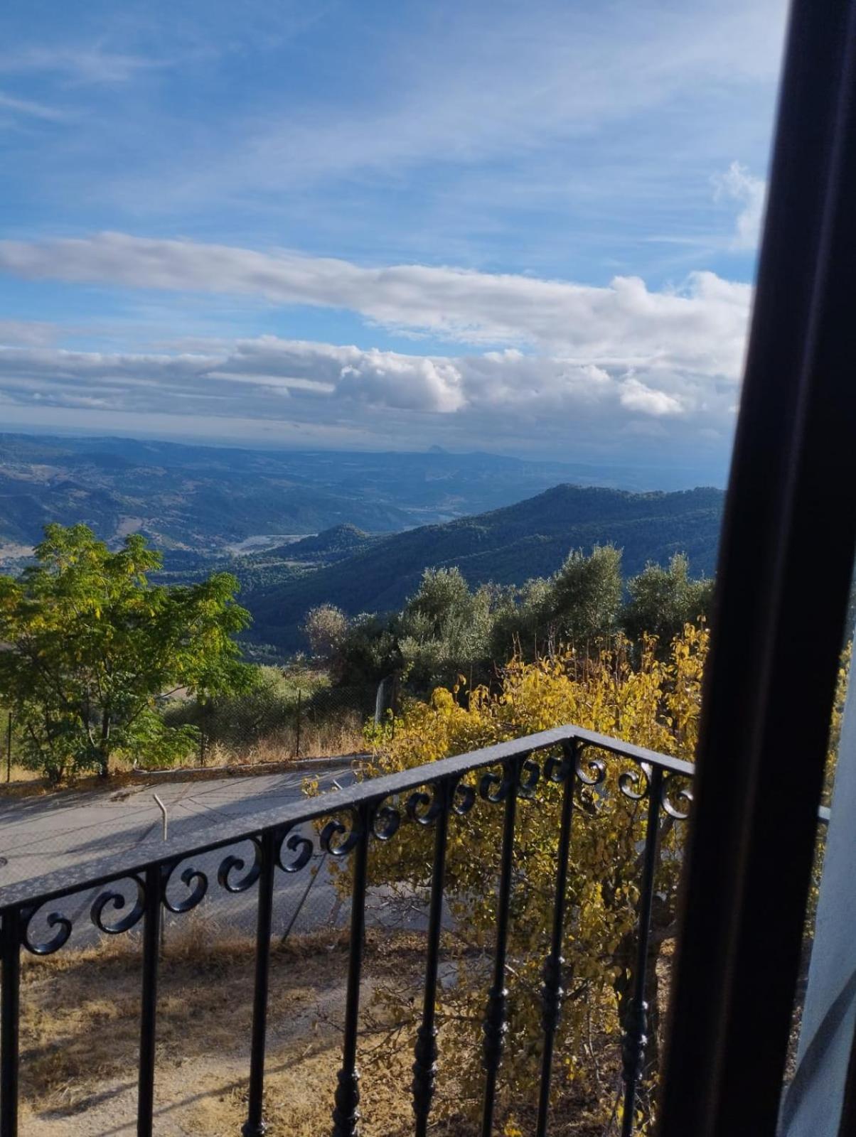 Hostal Brenaverde Gaucin Bagian luar foto